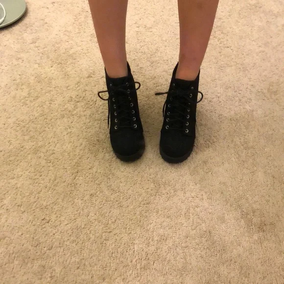 black lace up ankle boots / heeled combat booties - Picture 2 of 9